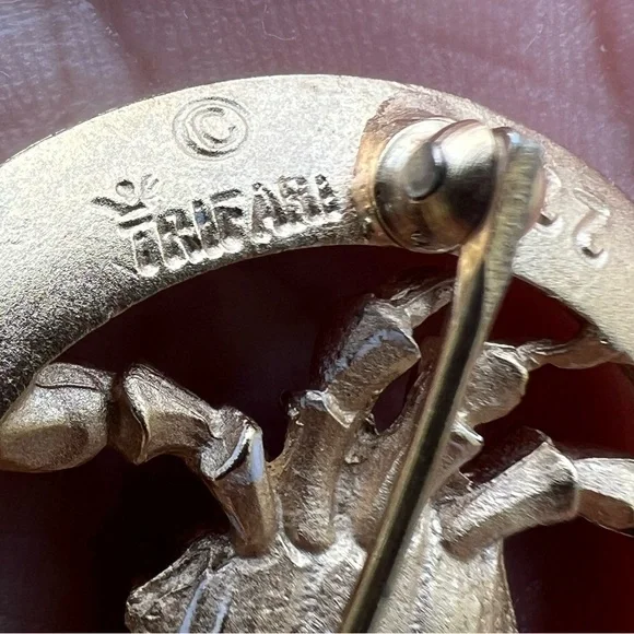 Vintage Crown Trifari 1969 Cancer Zodiac Brooch Gold-tone Astrology Crab - Picture 15 of 17